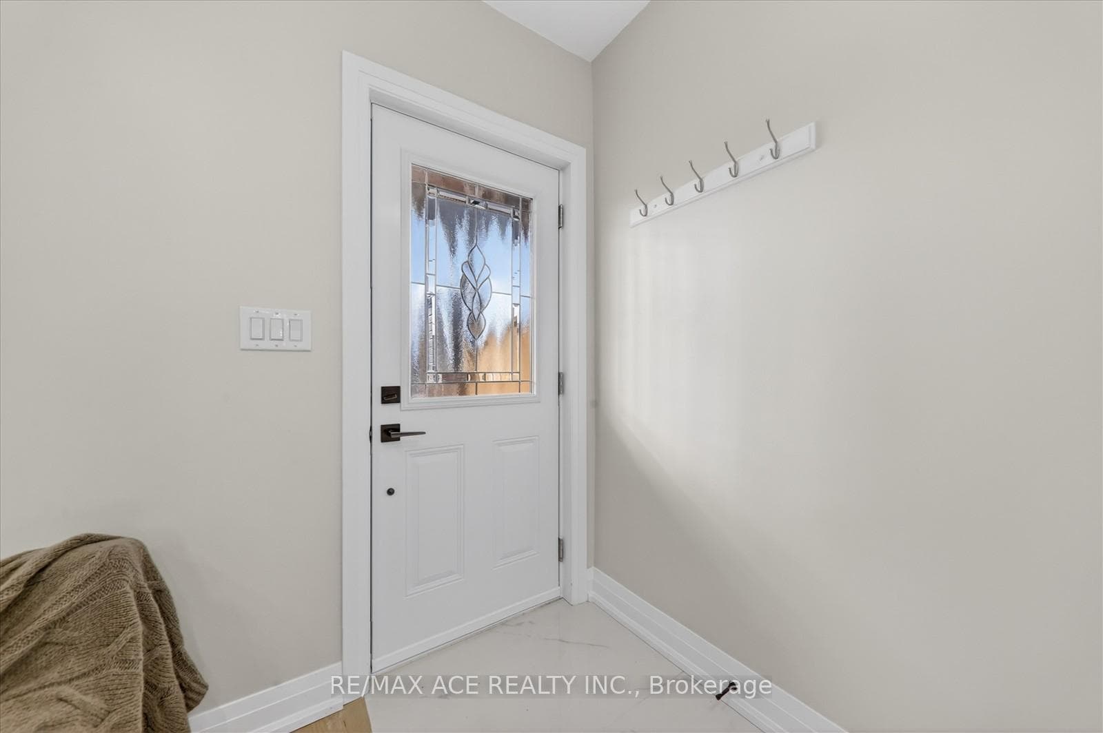 325 Boon Avenue photo 6