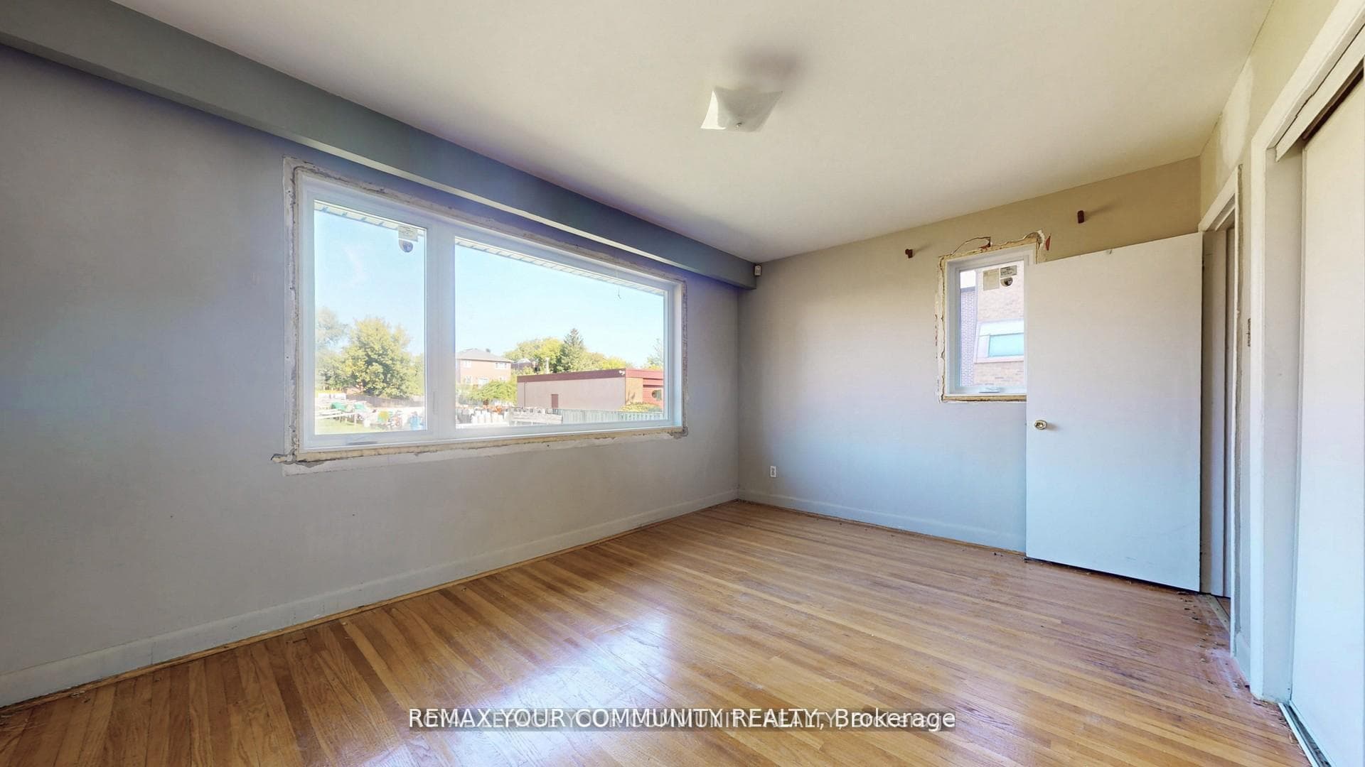 480 Ellerslie Avenue photo 11