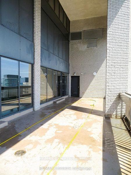 33 Harbour Square Unit 1013 photo 18