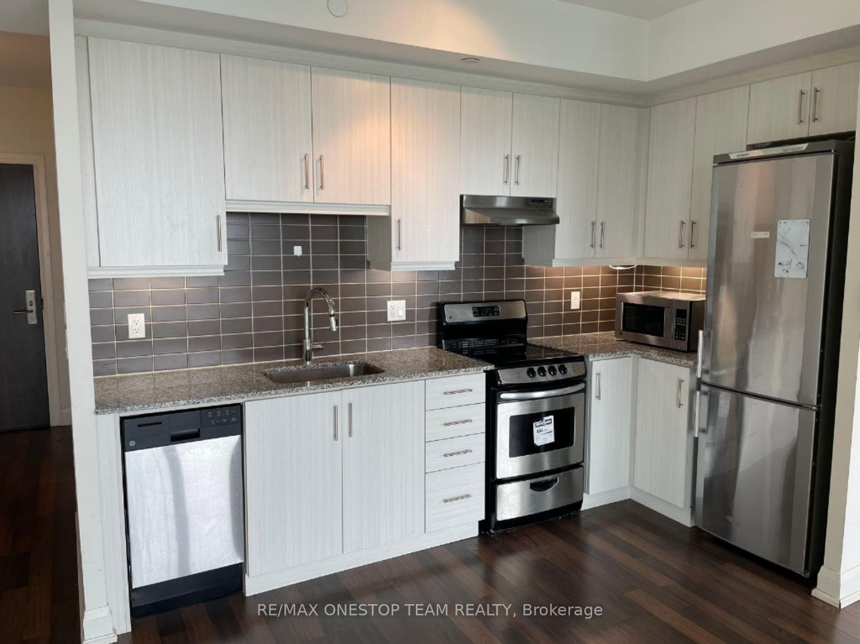 68 Canterbury Place Unit 1806 photo 3