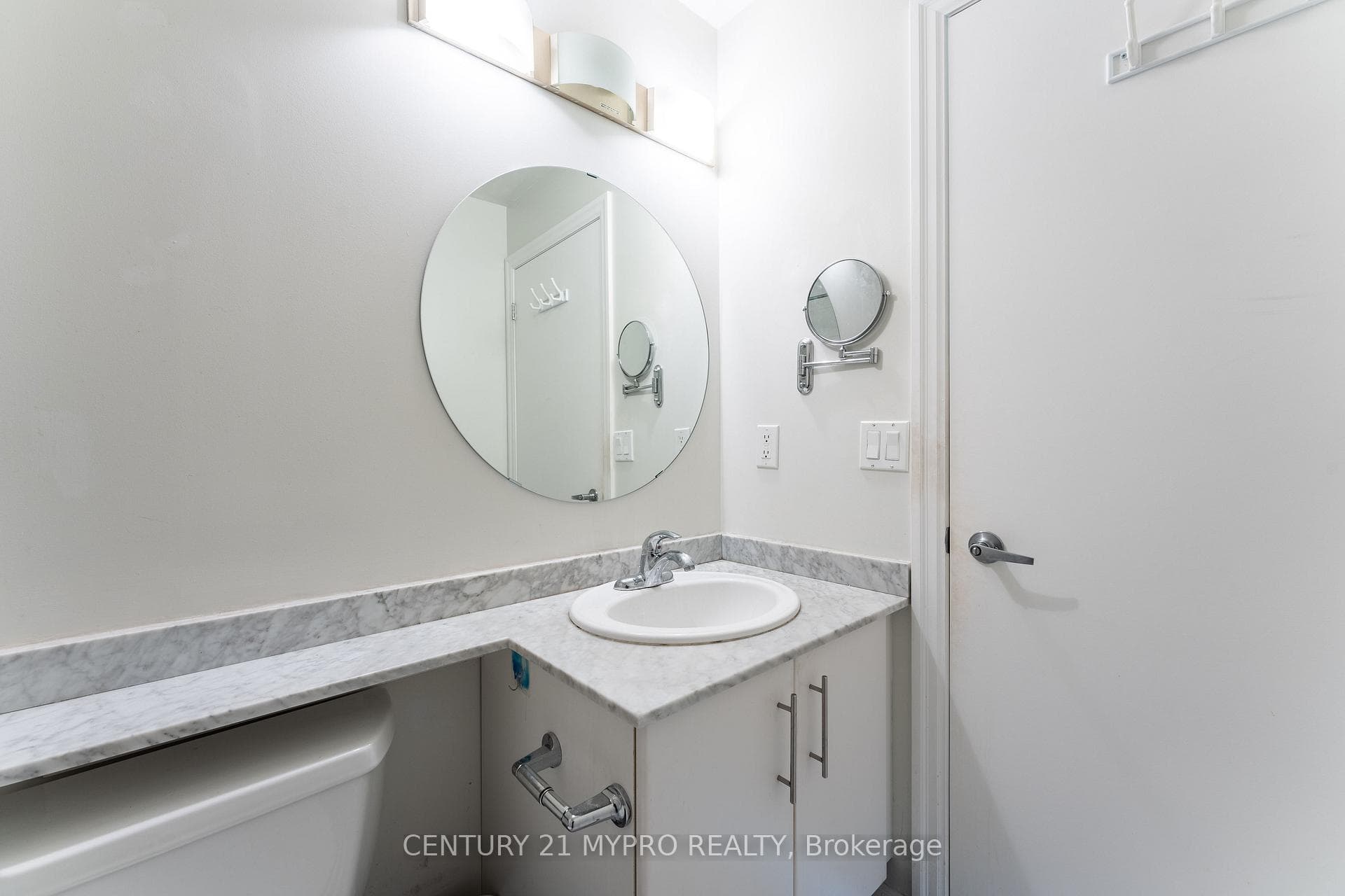 16 Yonge Street Unit 3001 photo 19