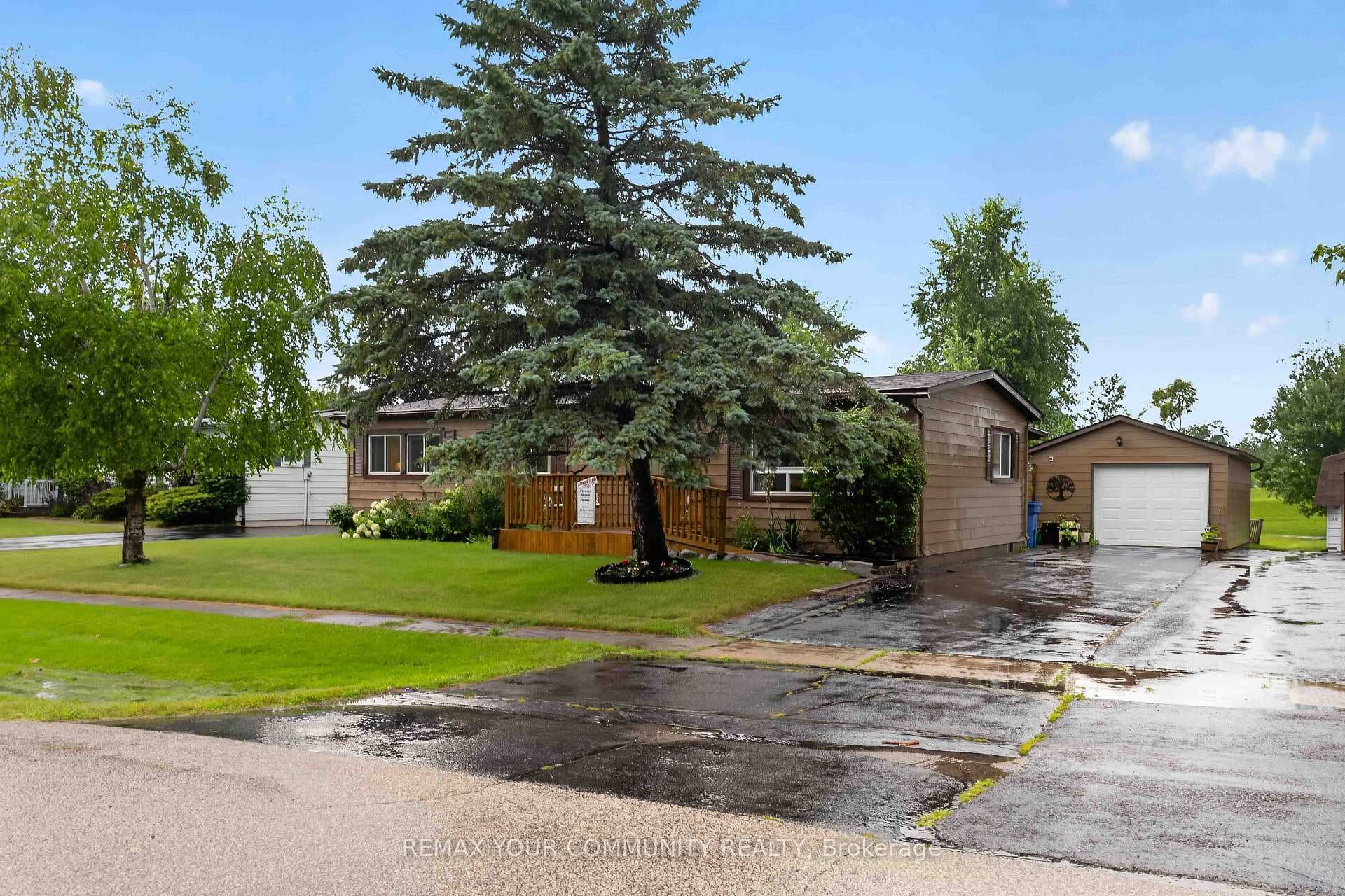 165 Roxanna Drive photo 3