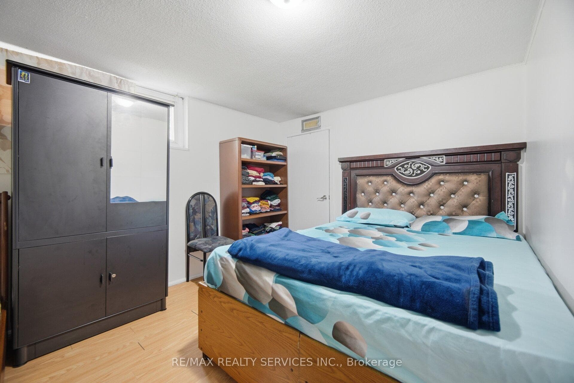 7493 Netherwood Road photo 40