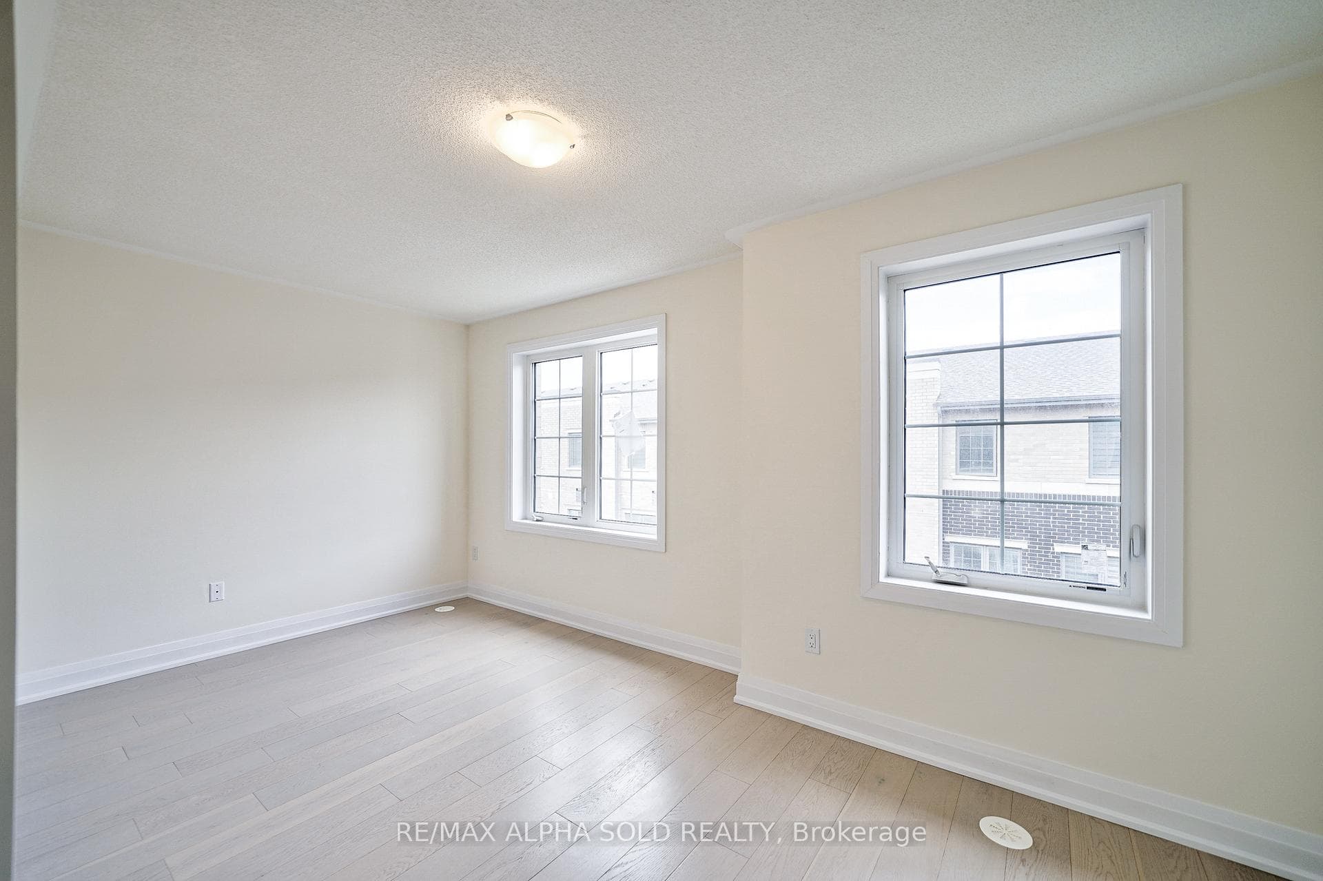 101 Clippers Crescent photo 27