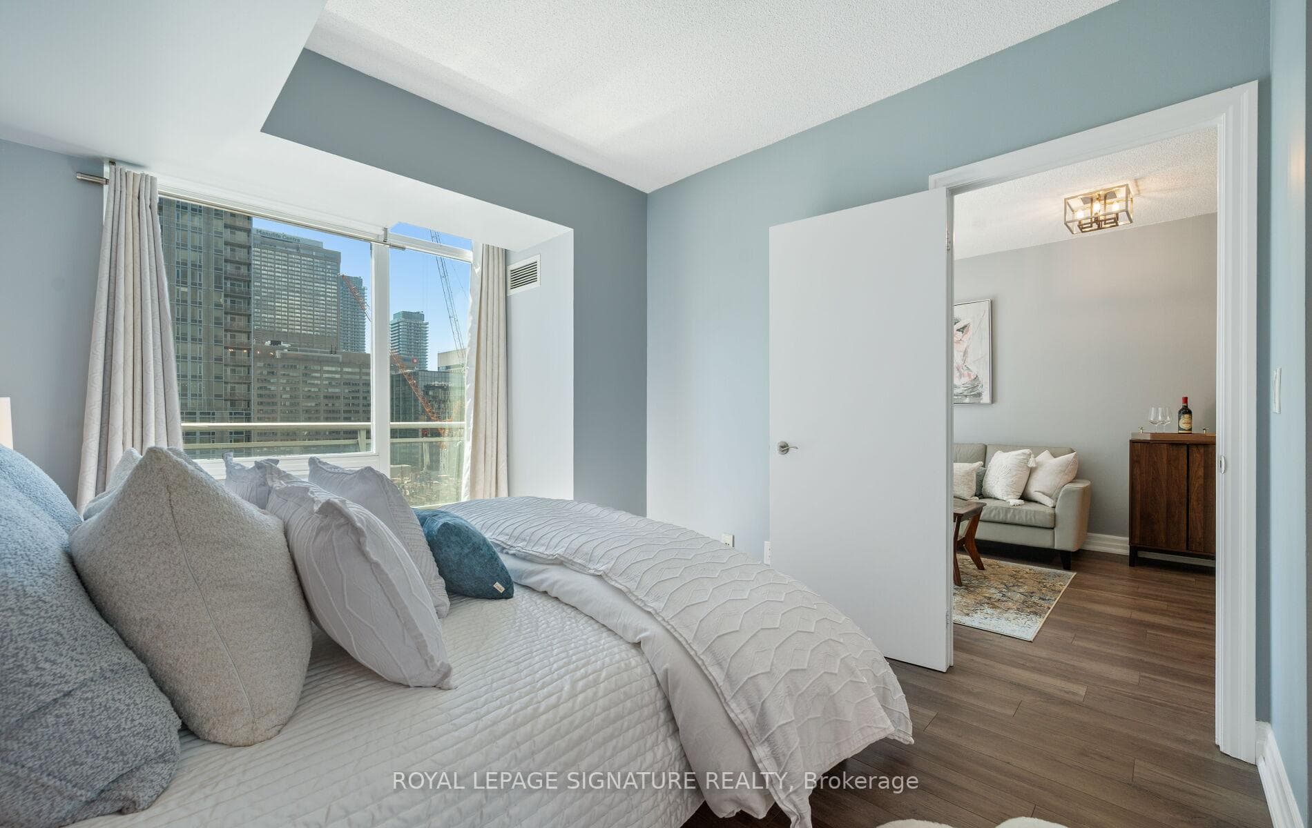 8 Scollard Street Unit 1405 photo 19