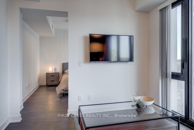 188 Cumberland Street Unit 1601 photo 3