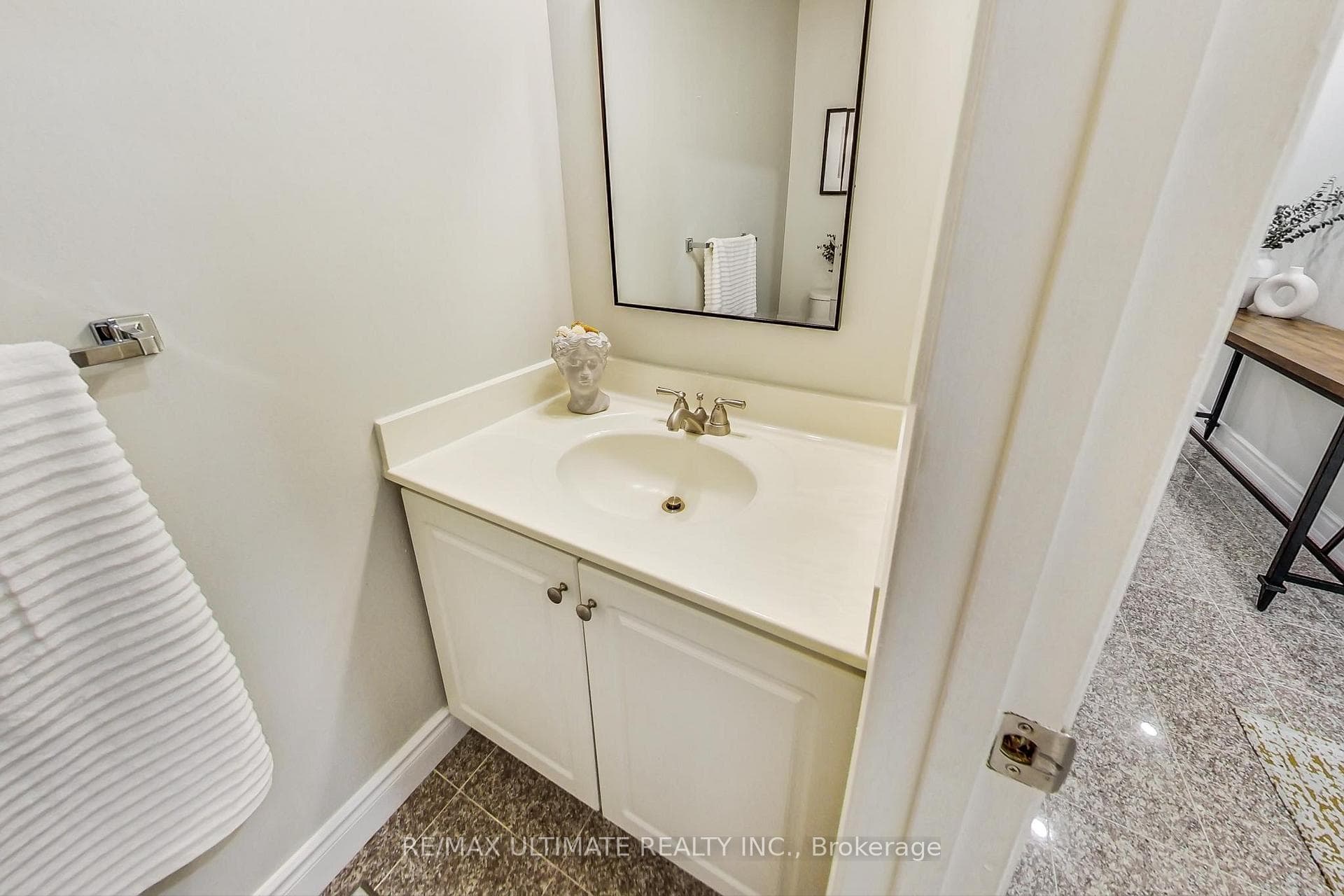 8 Markburn Court photo 11