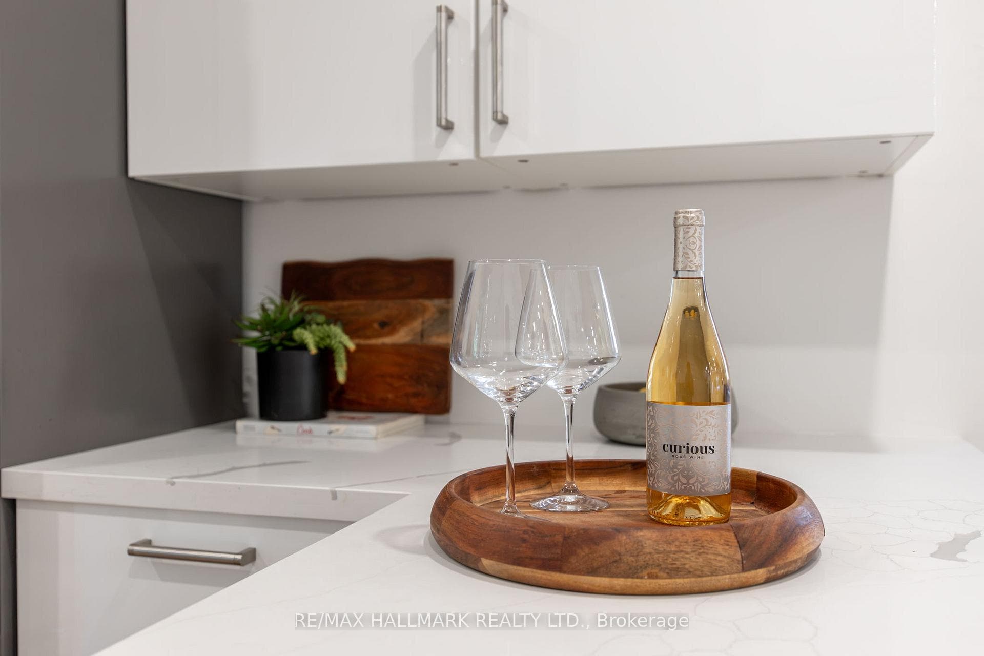 424 Kingston Road photo 15