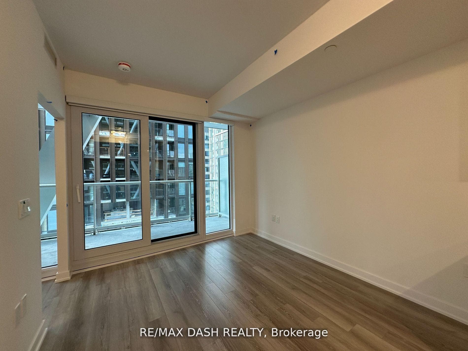 230 Simcoe Street Unit 1627 photo 6