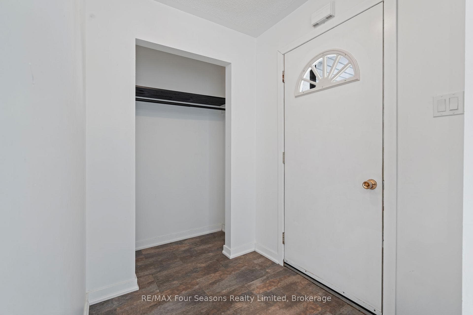 199 Sutherland Street photo 5