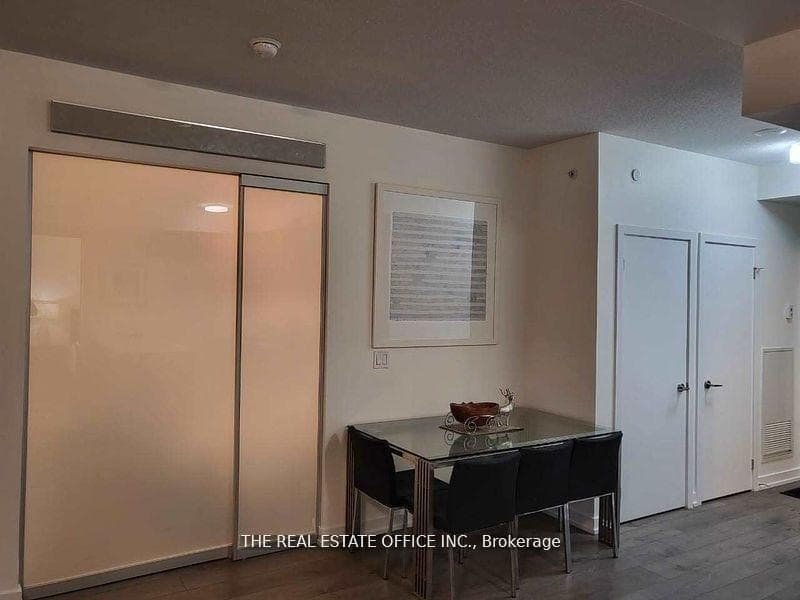 297 College Street Unit 603 photo 4