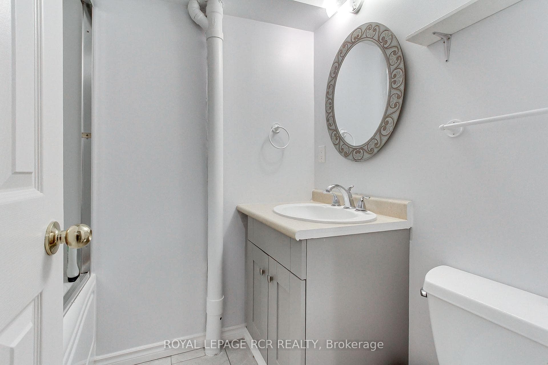 228 Collings Avenue photo 33