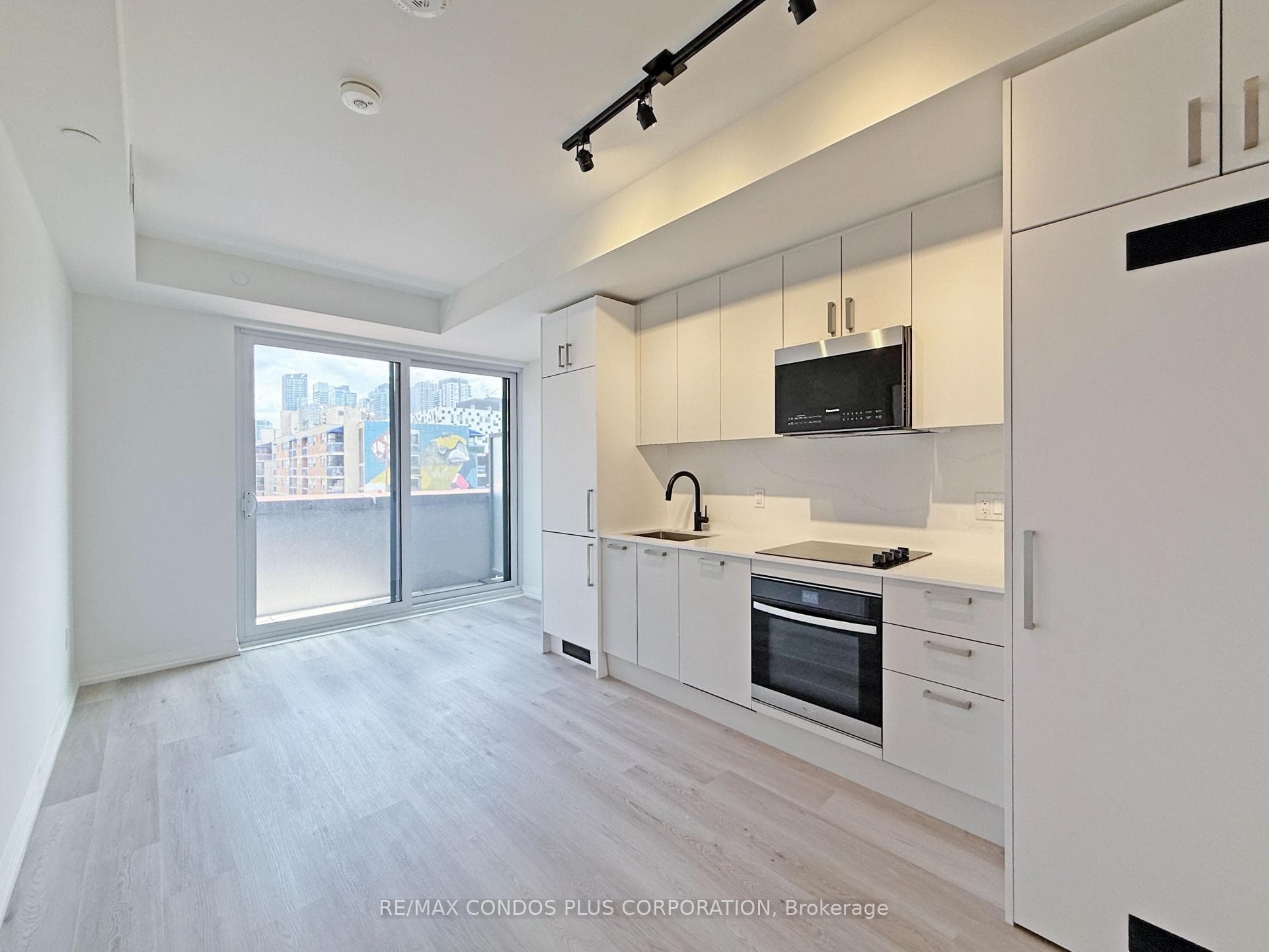 280 Dundas Street Unit 509 photo 4