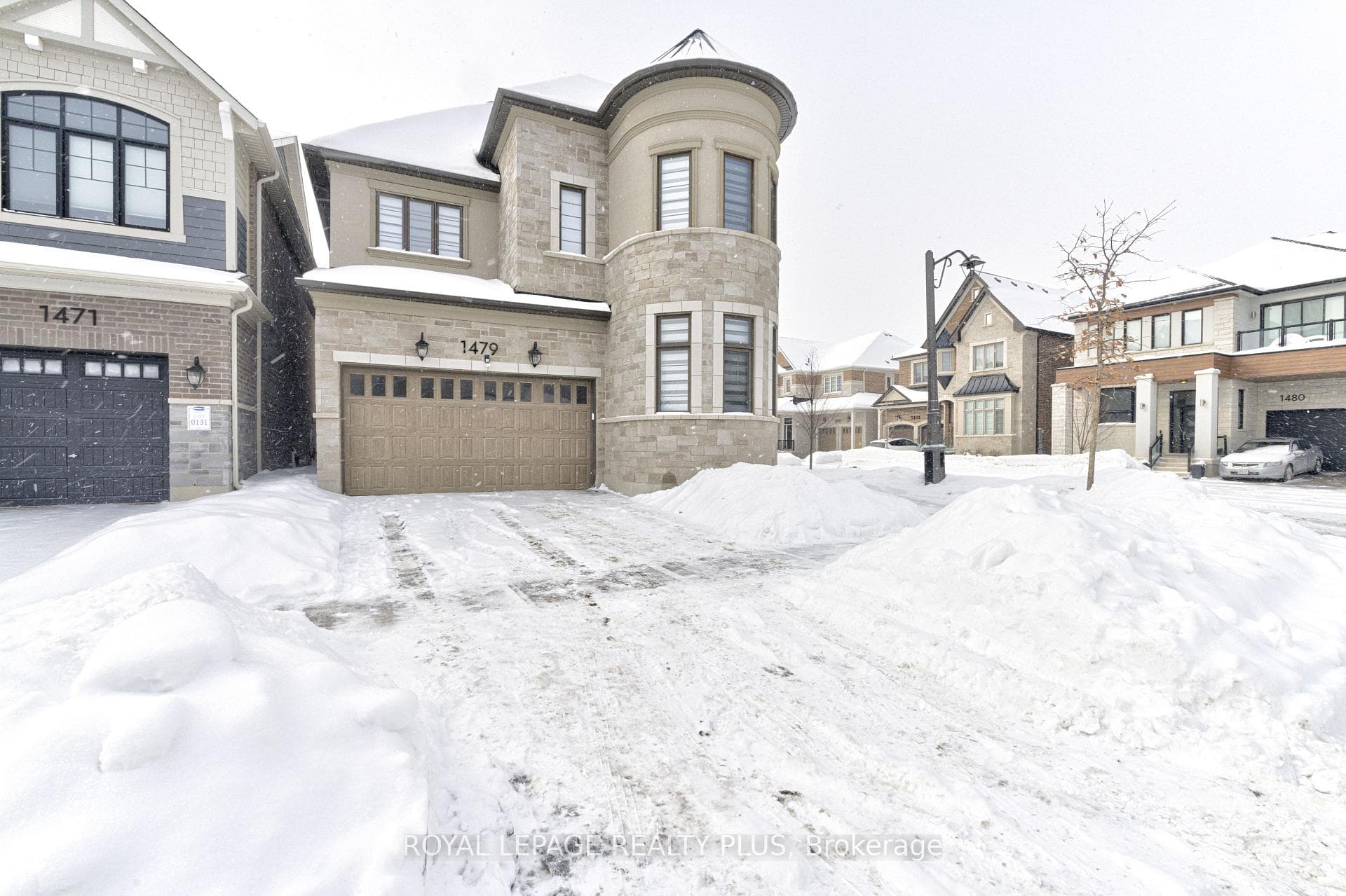 1479 Lakeport Crescent photo 1