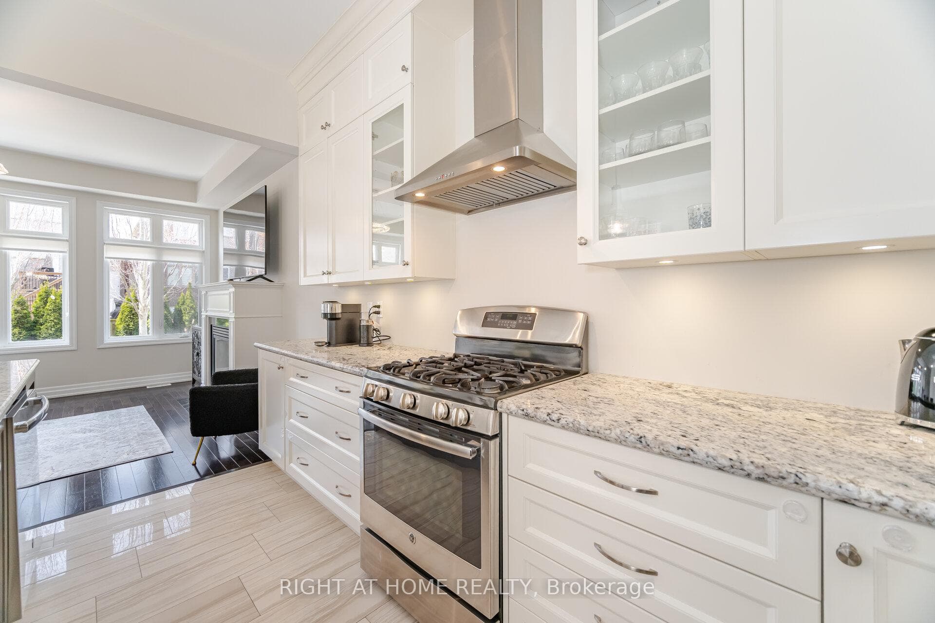 77 Robert Berry Crescent photo 12