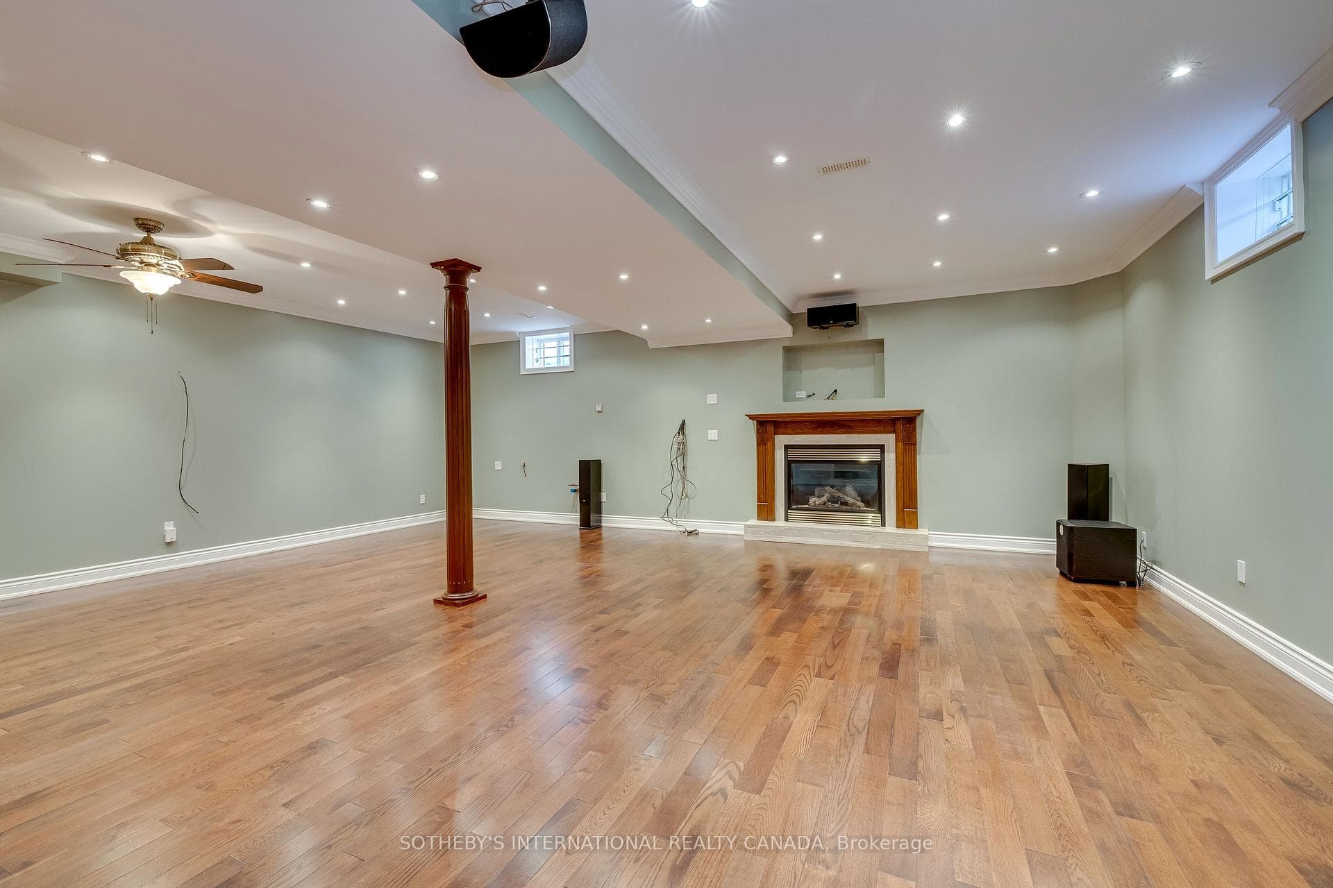549 Renshaw Court photo 36