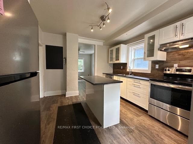 102 Machar Avenue photo 6
