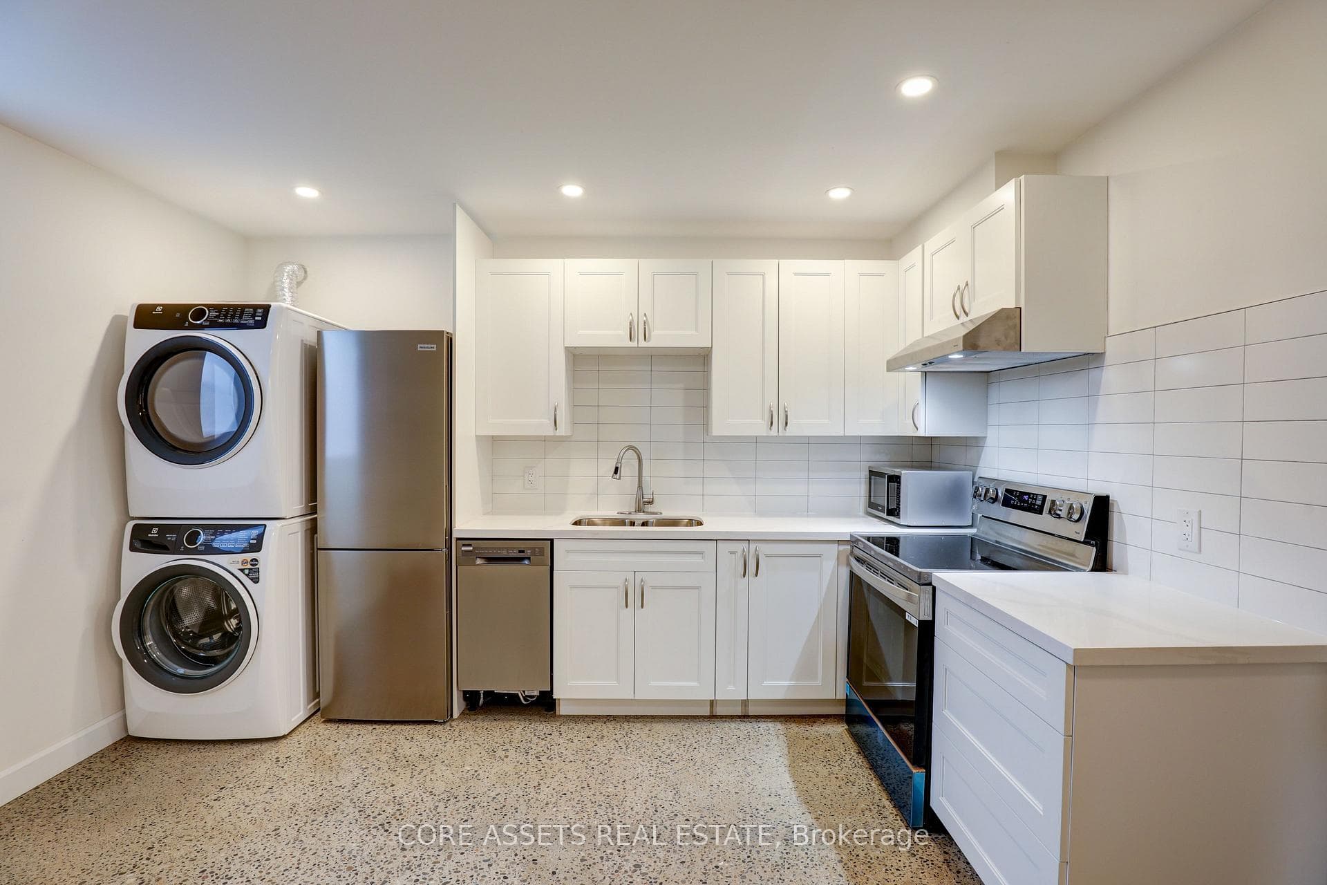 620 Bathurst Street Unit D photo 2