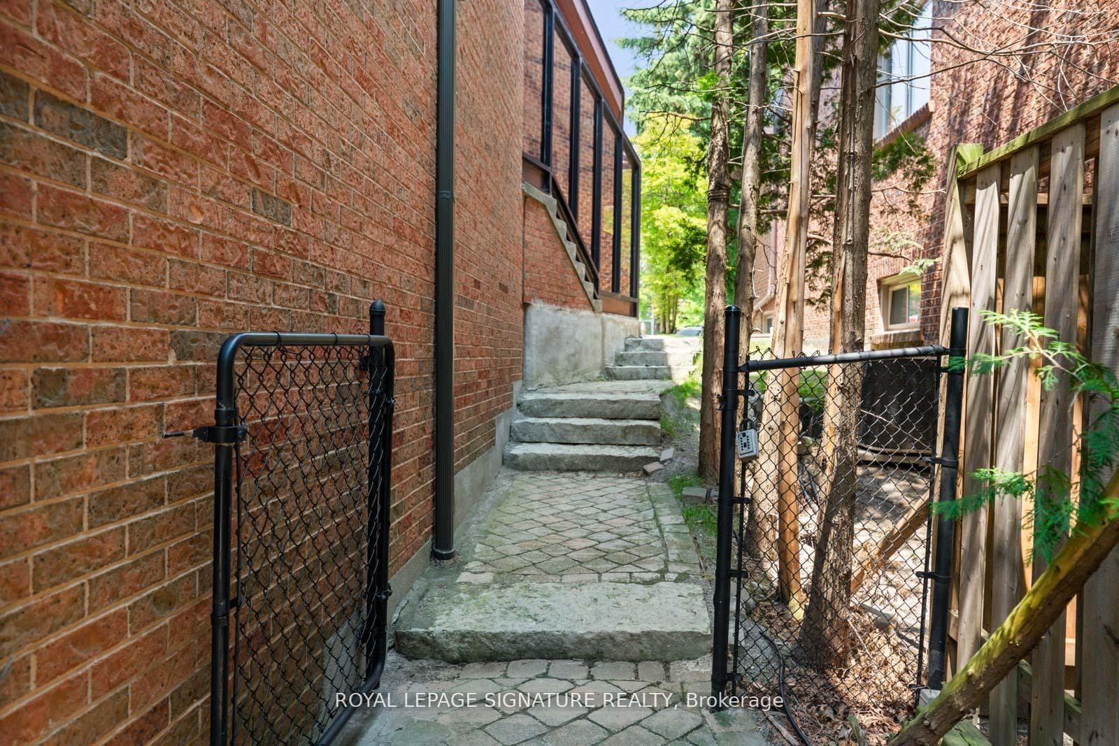 23 Brandy Court photo 4