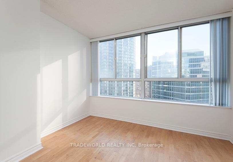 711 Bay Street Unit 1913 photo 5