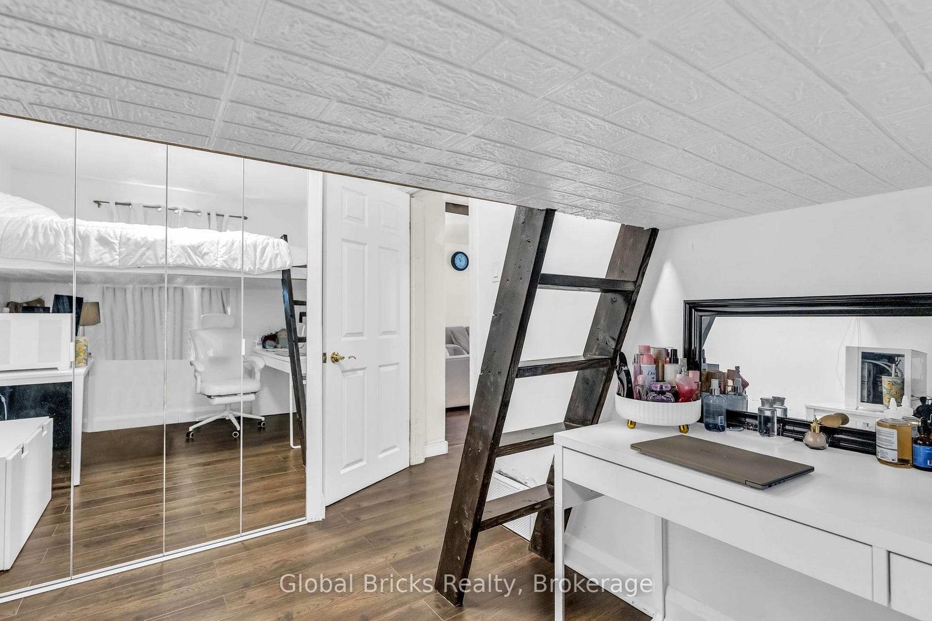 277 Short Avenue photo 18