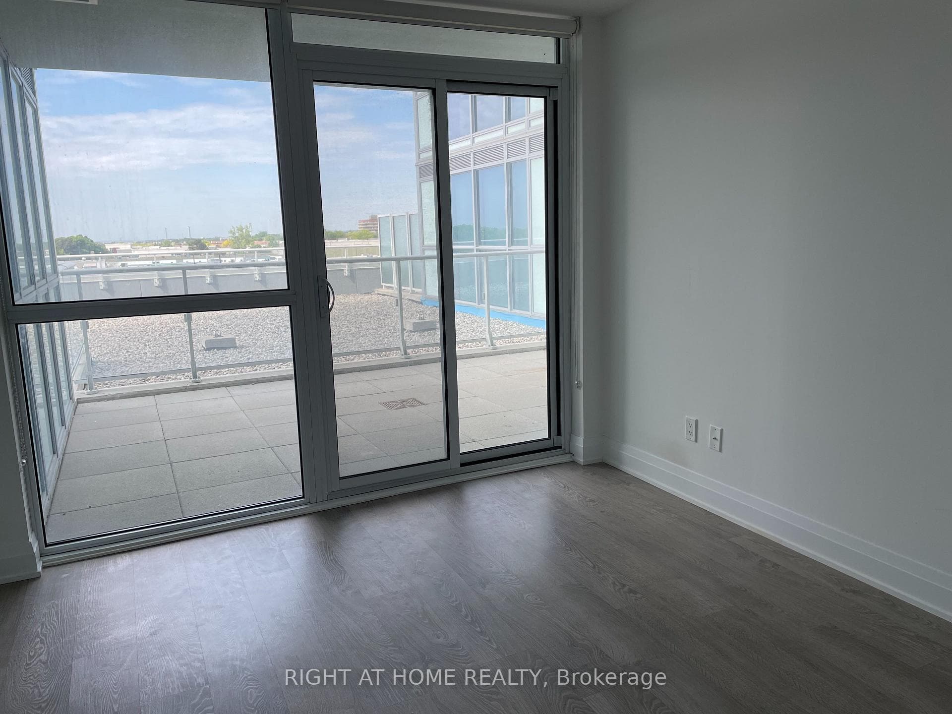 55 Speers Road Unit 410 photo 12