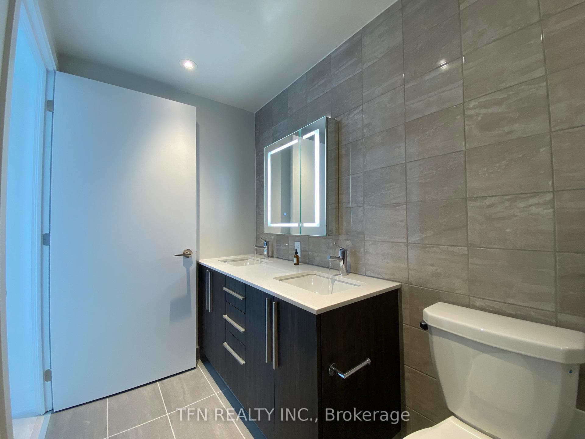 8 Cumberland Street Unit 3007 photo 24