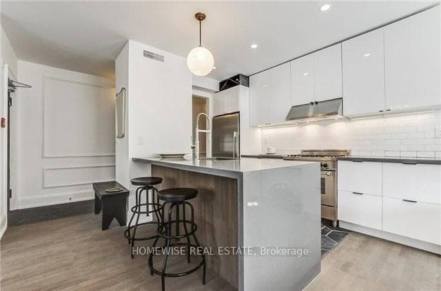 795 College Street Unit 3B photo 4