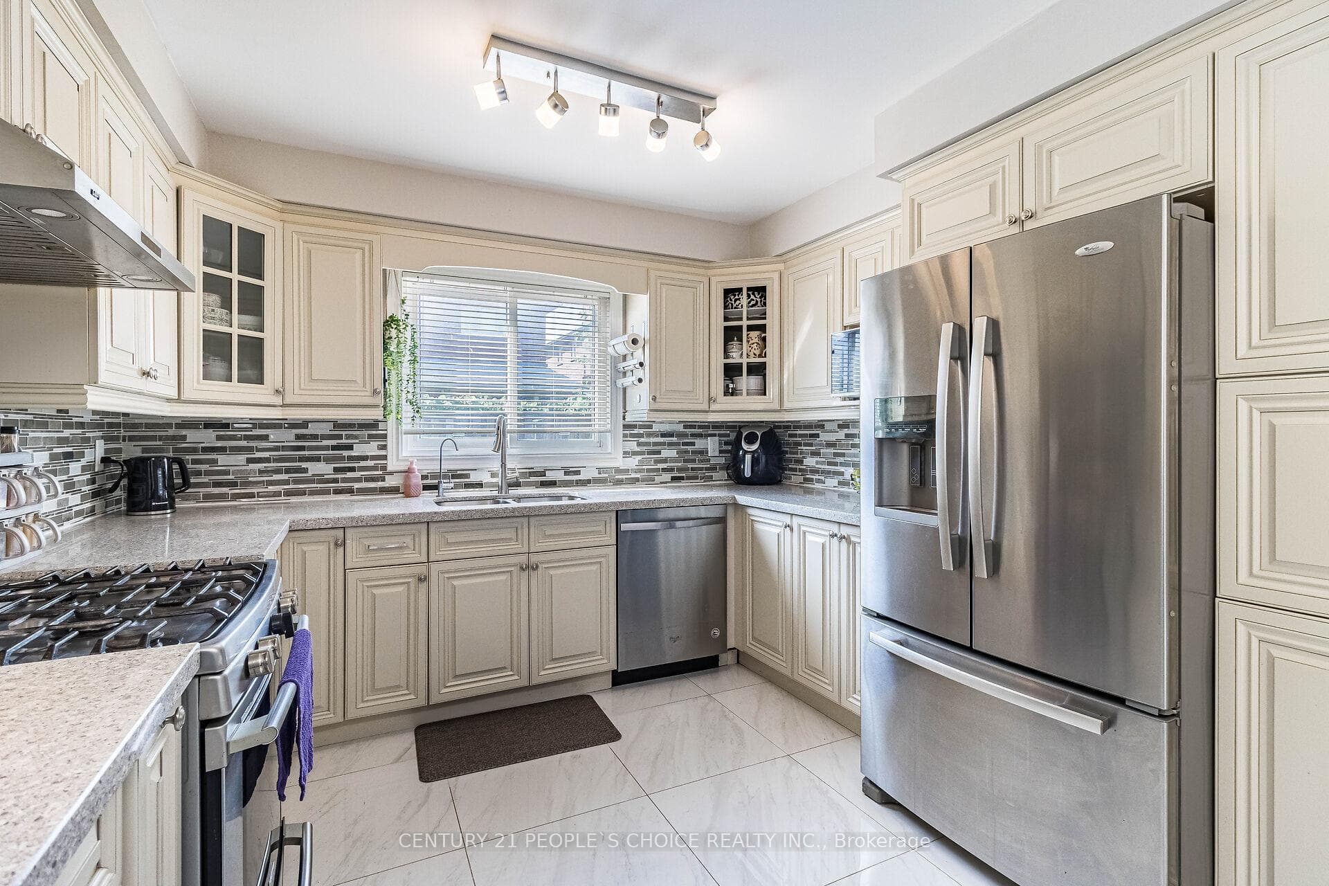 15 Kaiser Drive photo 12