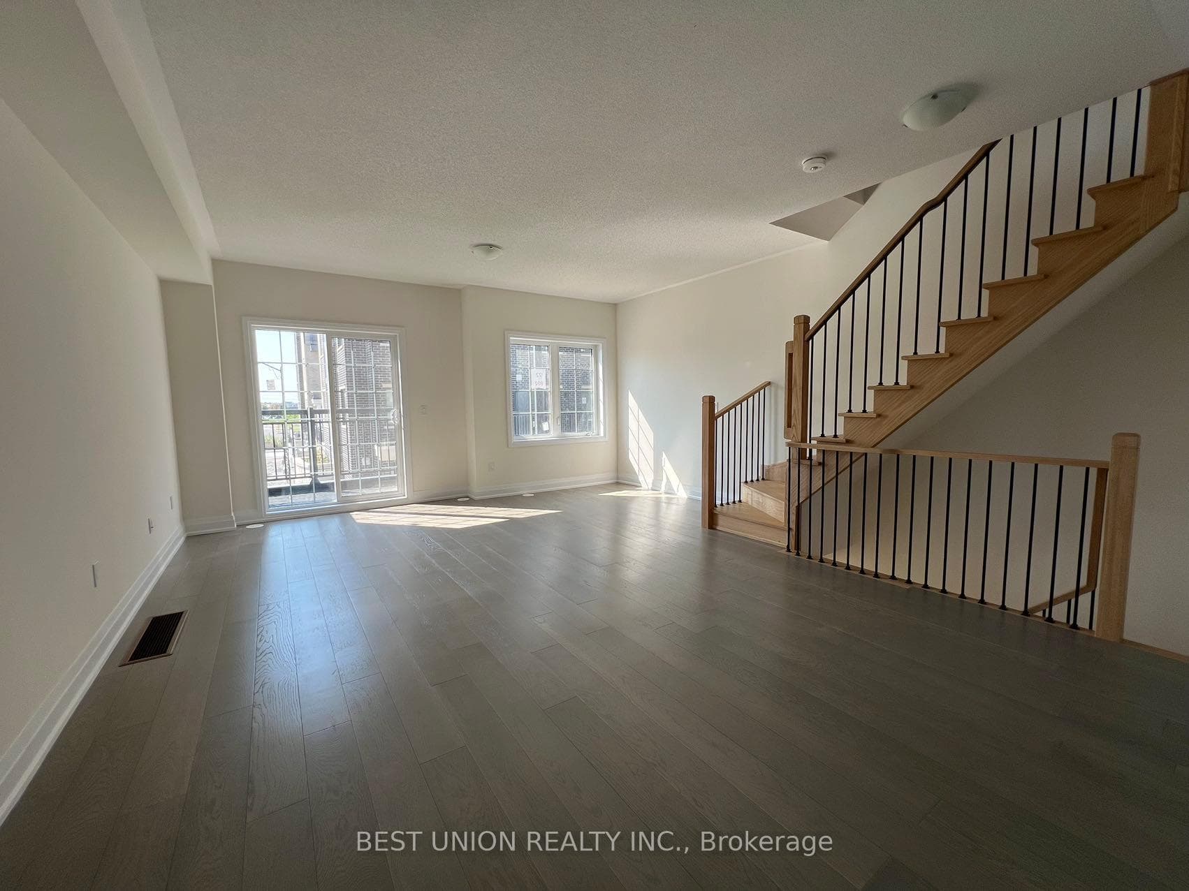 70 Clippers Crescent photo 7