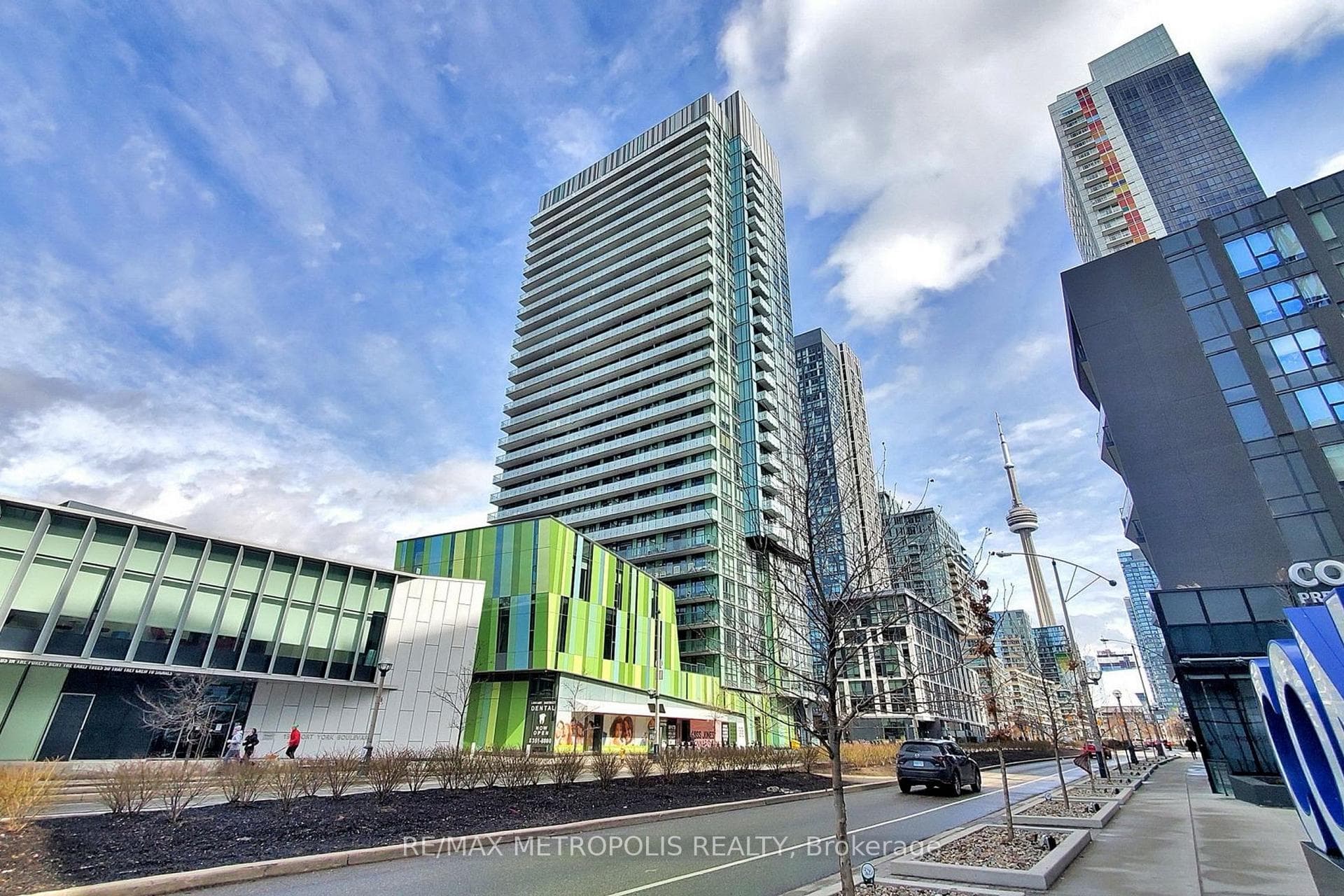 170 Fort York Boulevard Unit 1702 photo 2
