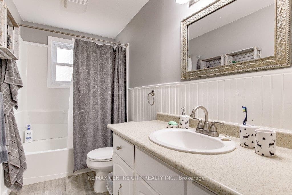 95 LAWRENCE Avenue photo 14