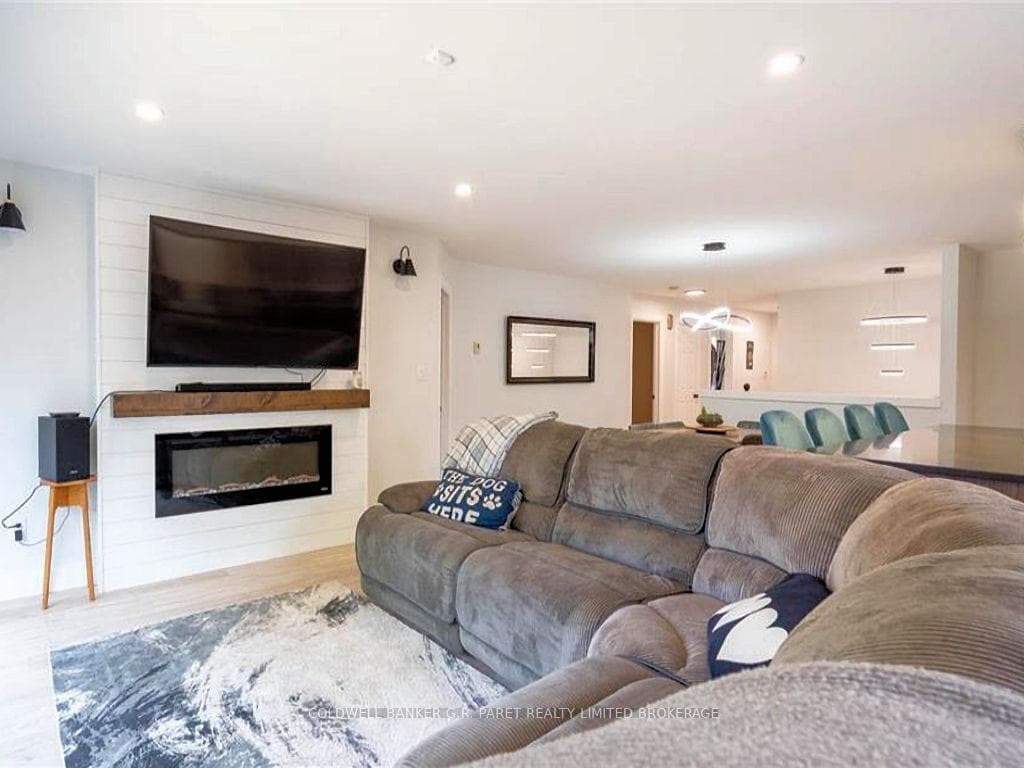 8 Turnberry Drive photo 2
