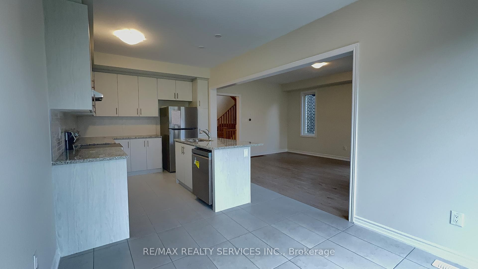 10 Molnar Crescent photo 15