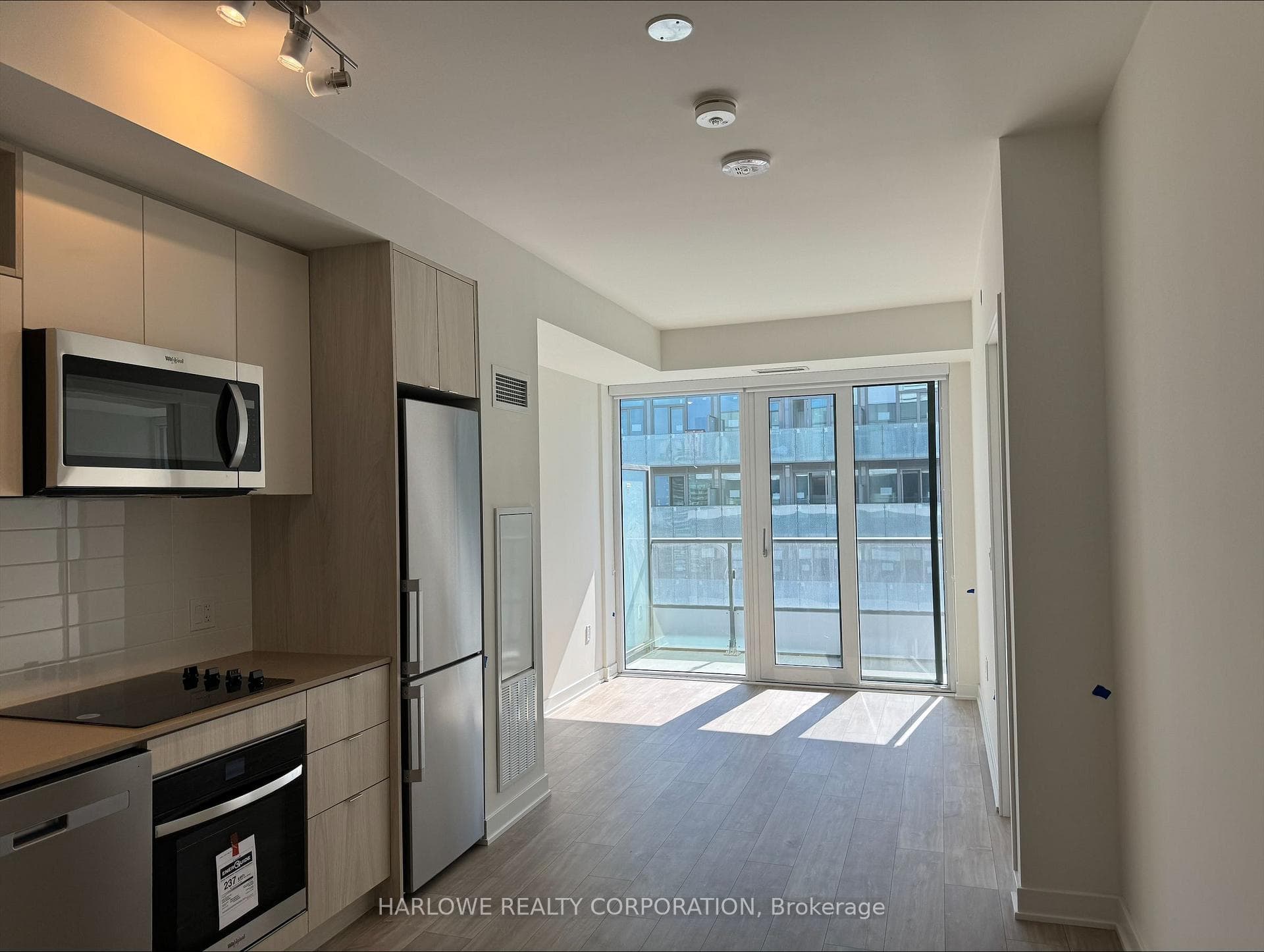 70 Princess Street Unit LPH2910 photo 2