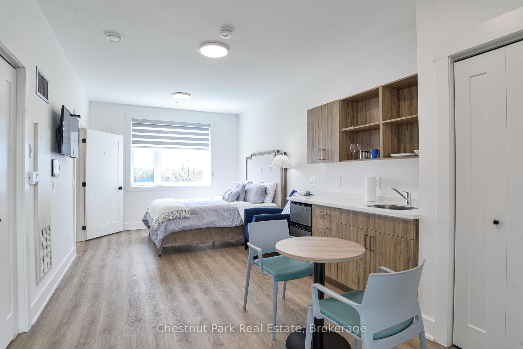 Dining Area Combined with Kitchenette