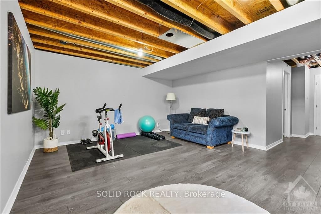 2582 RAYMOND Street photo 26