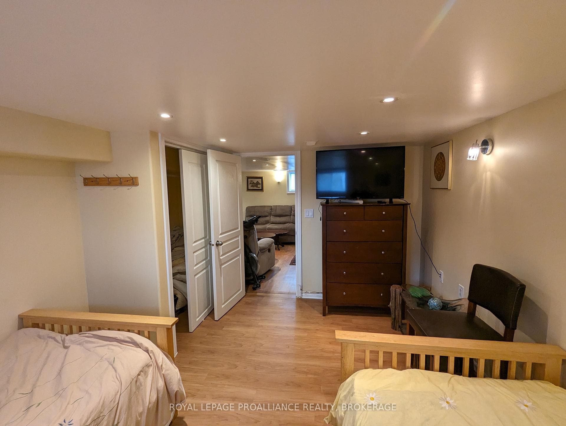 51 Dundas Street photo 33