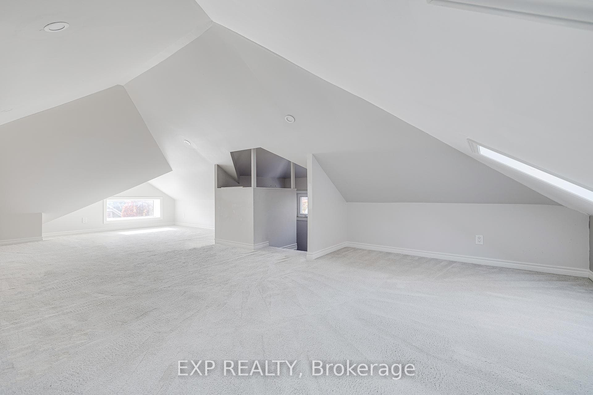 116 Wellington Street photo 22