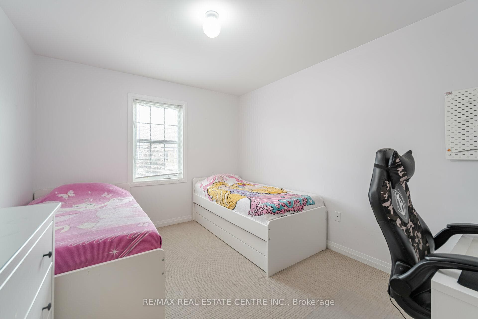 59 Henry Crescent photo 24