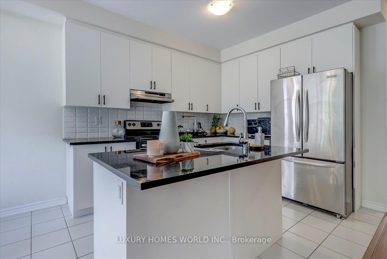 85 Hickling Lane photo 12