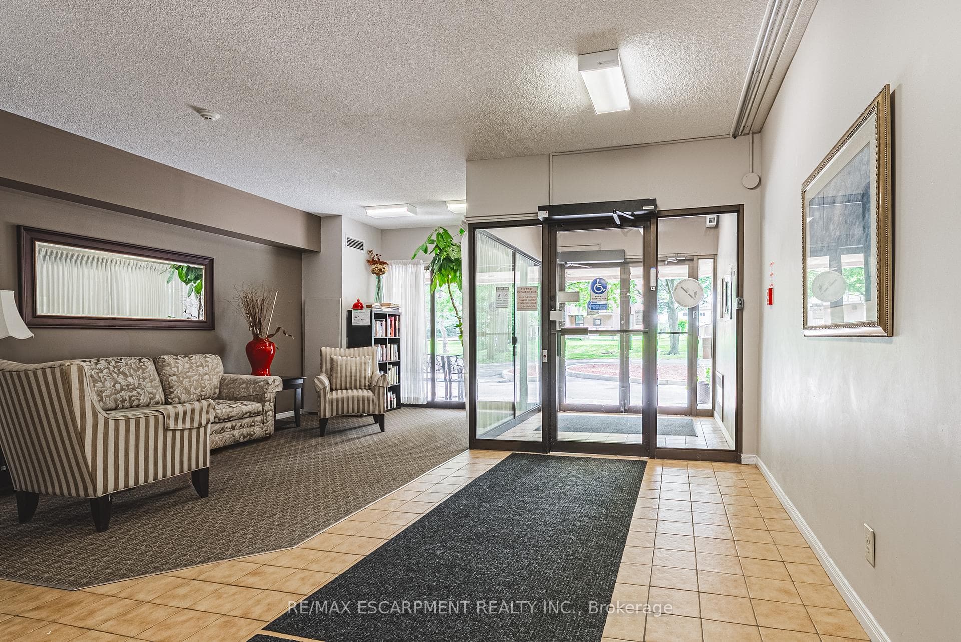 180 Limeridge Road Unit 103 photo 2