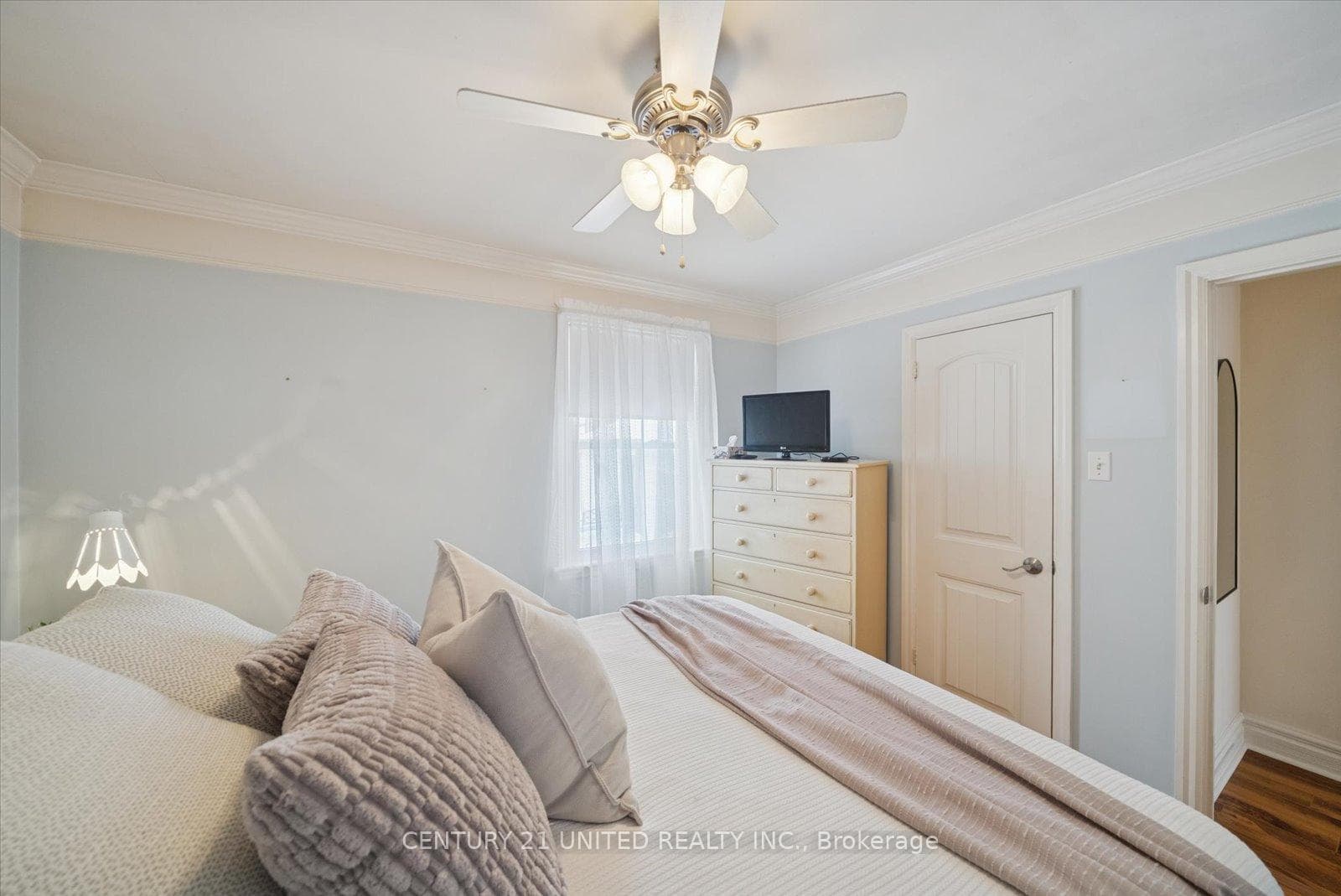 420 Mckellar Street photo 16
