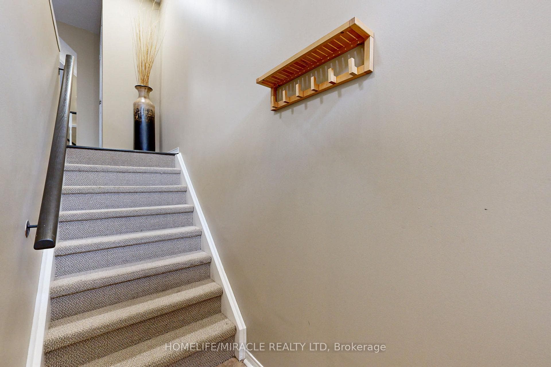 3242 Redpath Circle photo 4