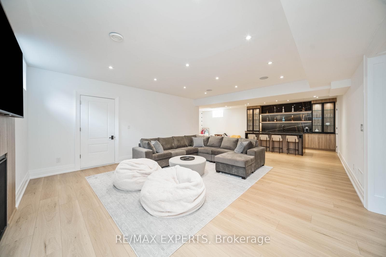 101 Hollingsworth Drive photo 31