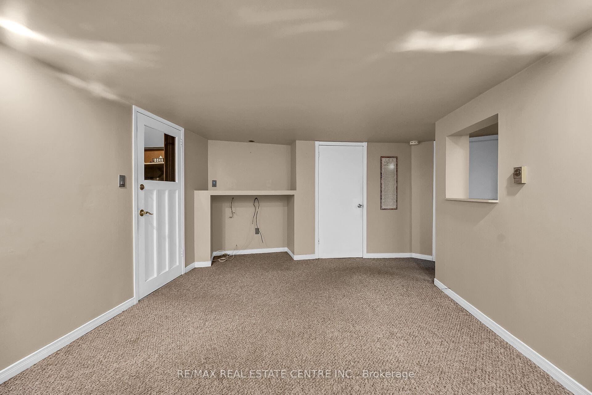 894 Garth Street photo 22