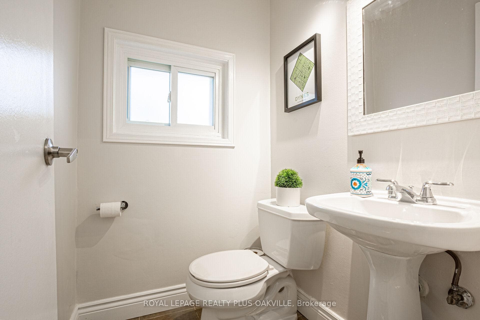 465 Woodview Road Unit 2 photo 12
