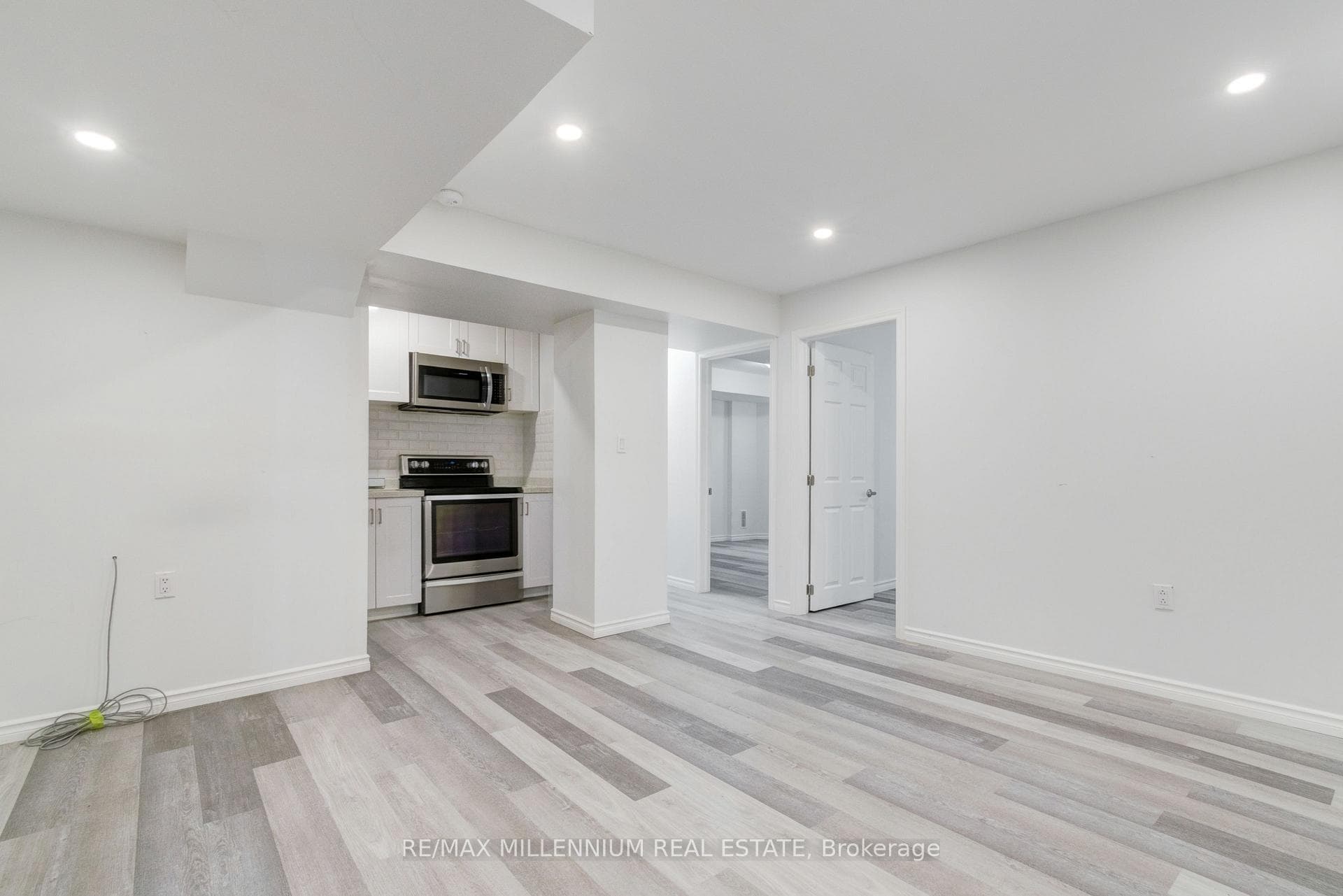 481 Bessborough Drive photo 21