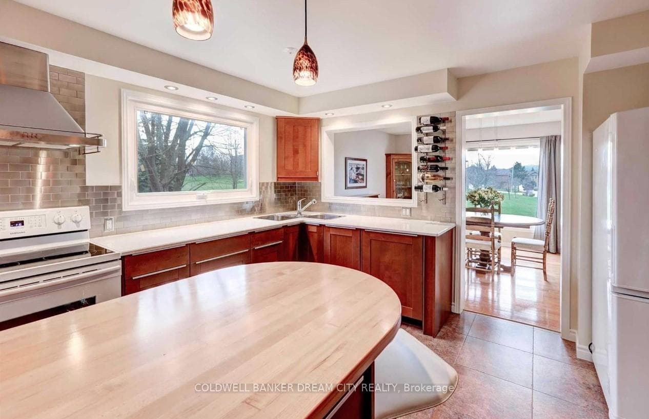 1258 Gryphon Mews photo 6