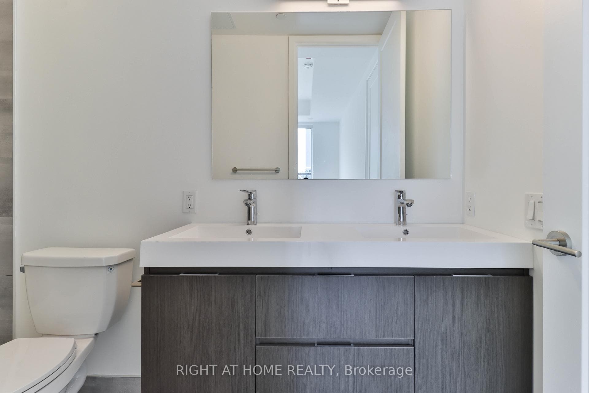 800 Broadview Avenue Unit 406 photo 15